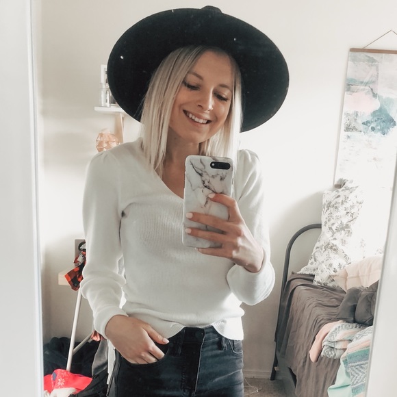 Meet your Posher, Brittany - Picture 1 of 1